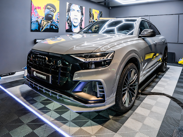 Audi S Q8 1