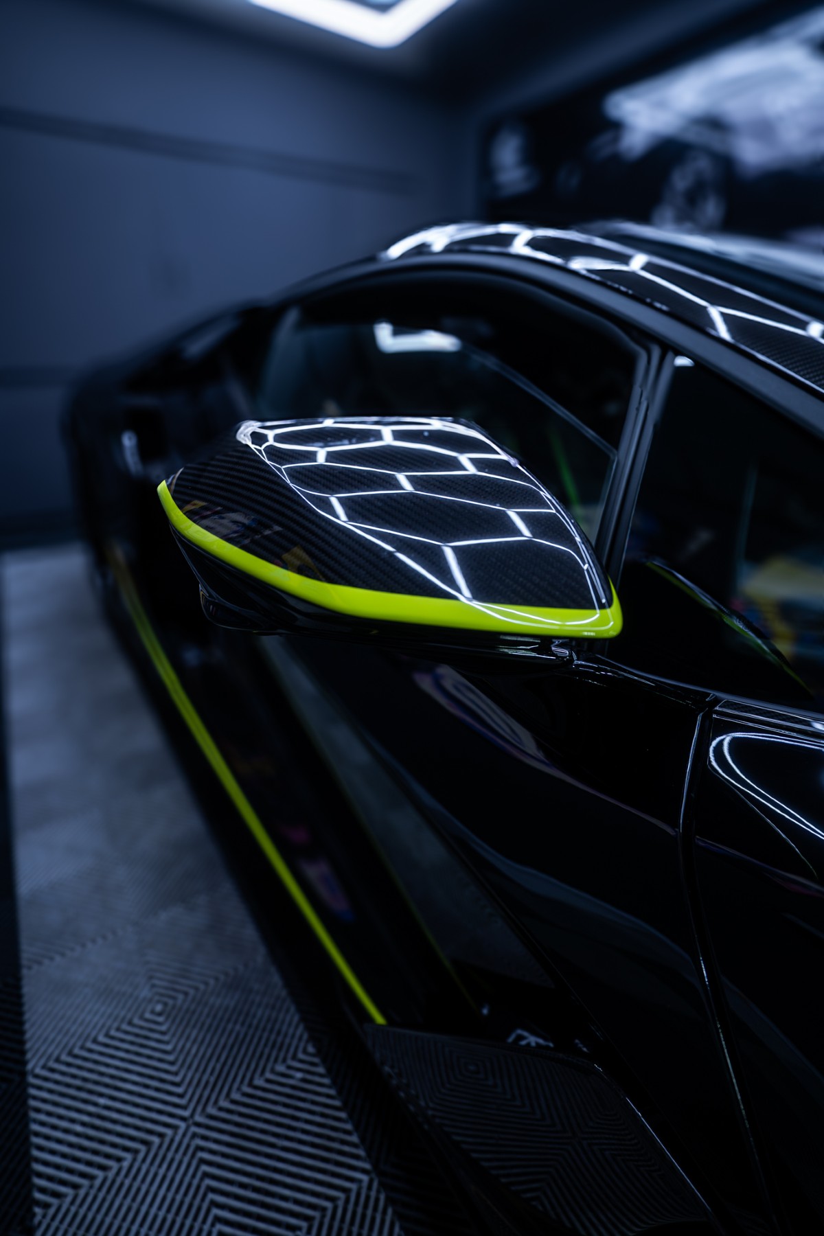 Lamborghini Revuelto - Motive Experience GmbH Lamborghini Revuelto komplett foliert 2