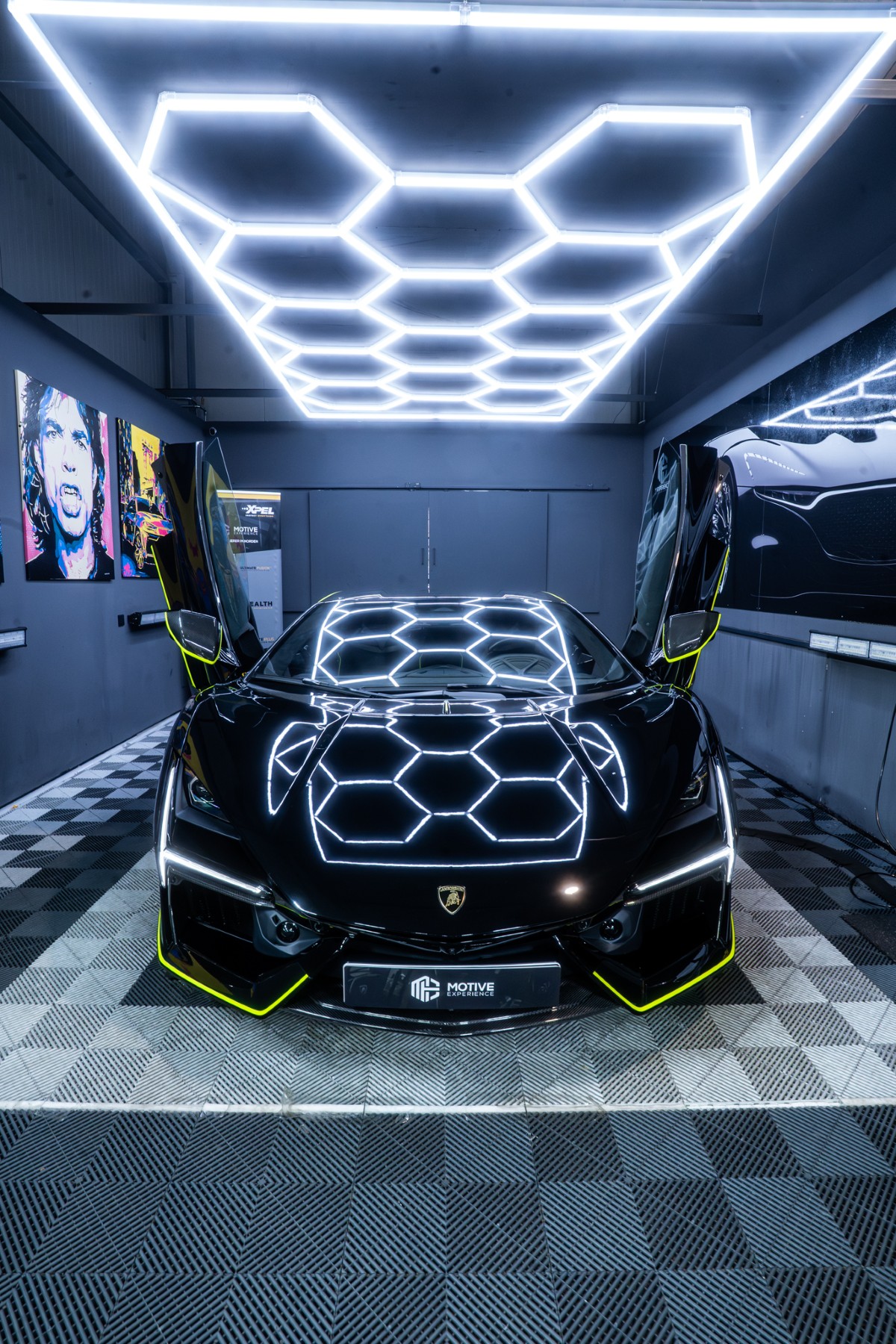 Lamborghini Revuelto komplett foliert - Motive Experience GmbH Lamborghini Revuelto komplett foliert 4