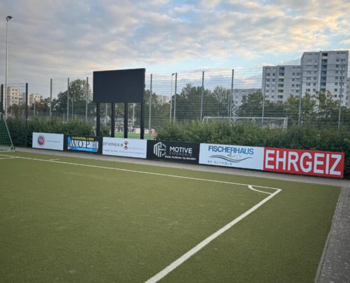 Von Asphalt zu Rasen Motive Experience an der Seite des SC Vorwärts Wacker (2)